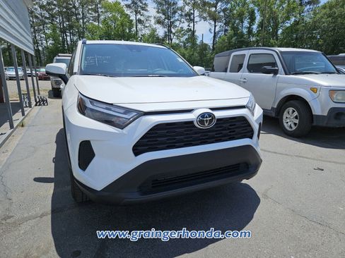 Used 2025 Toyota RAV4 XLE w/ Convenience Package FWD image 4