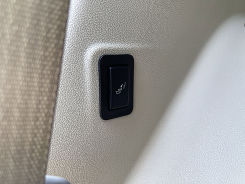 Used 2022 Cadillac Escalade Premium Luxury Platinum image 48