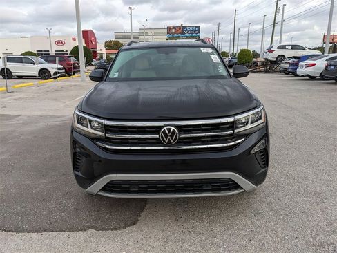 Used 2023 Volkswagen Atlas SE image 2