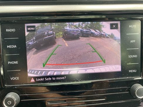 Used 2022 Volkswagen Passat 2.0T SE FWD image 24