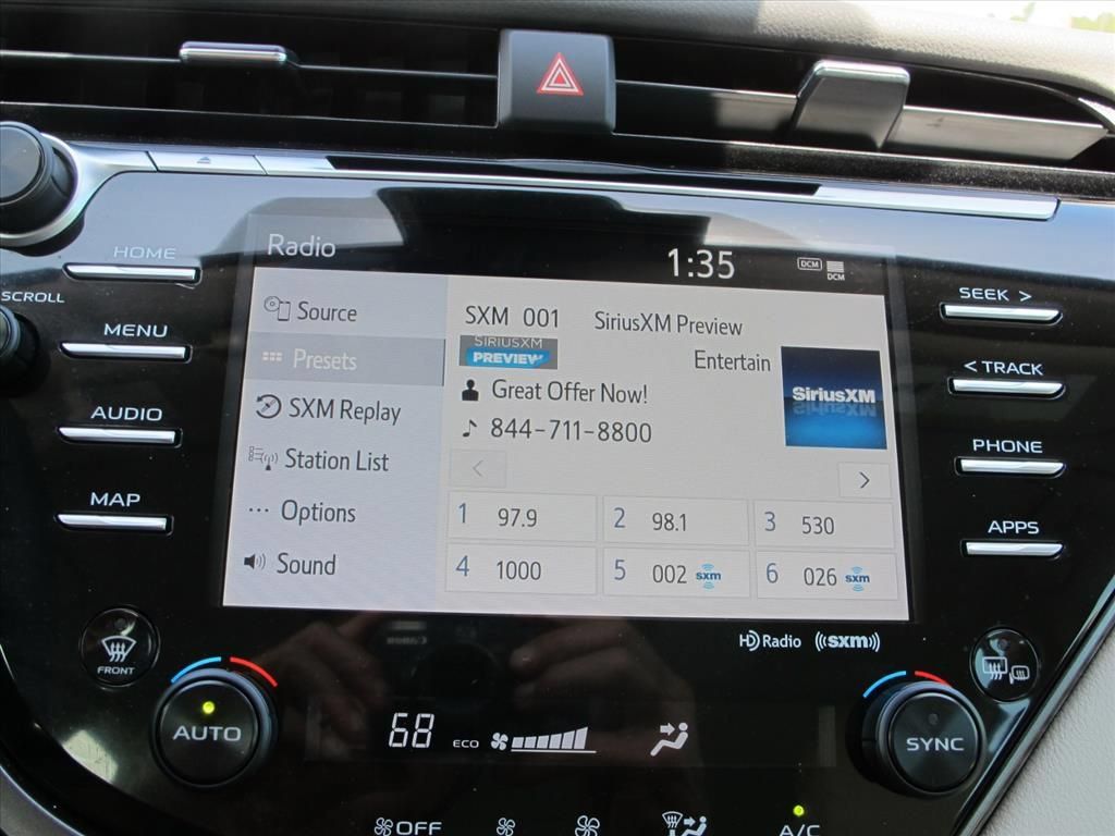 Used 2020 Toyota Camry XLE FWD image 13
