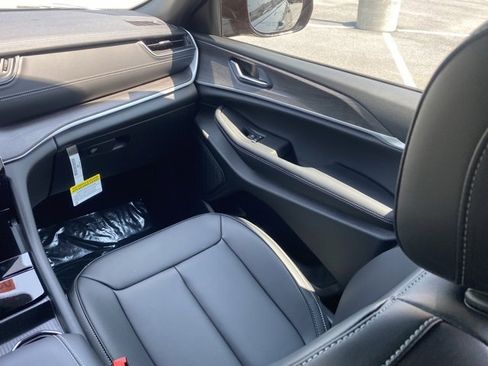 New 2025 Jeep Grand Cherokee Limited w/ Black Appearance Package image 37