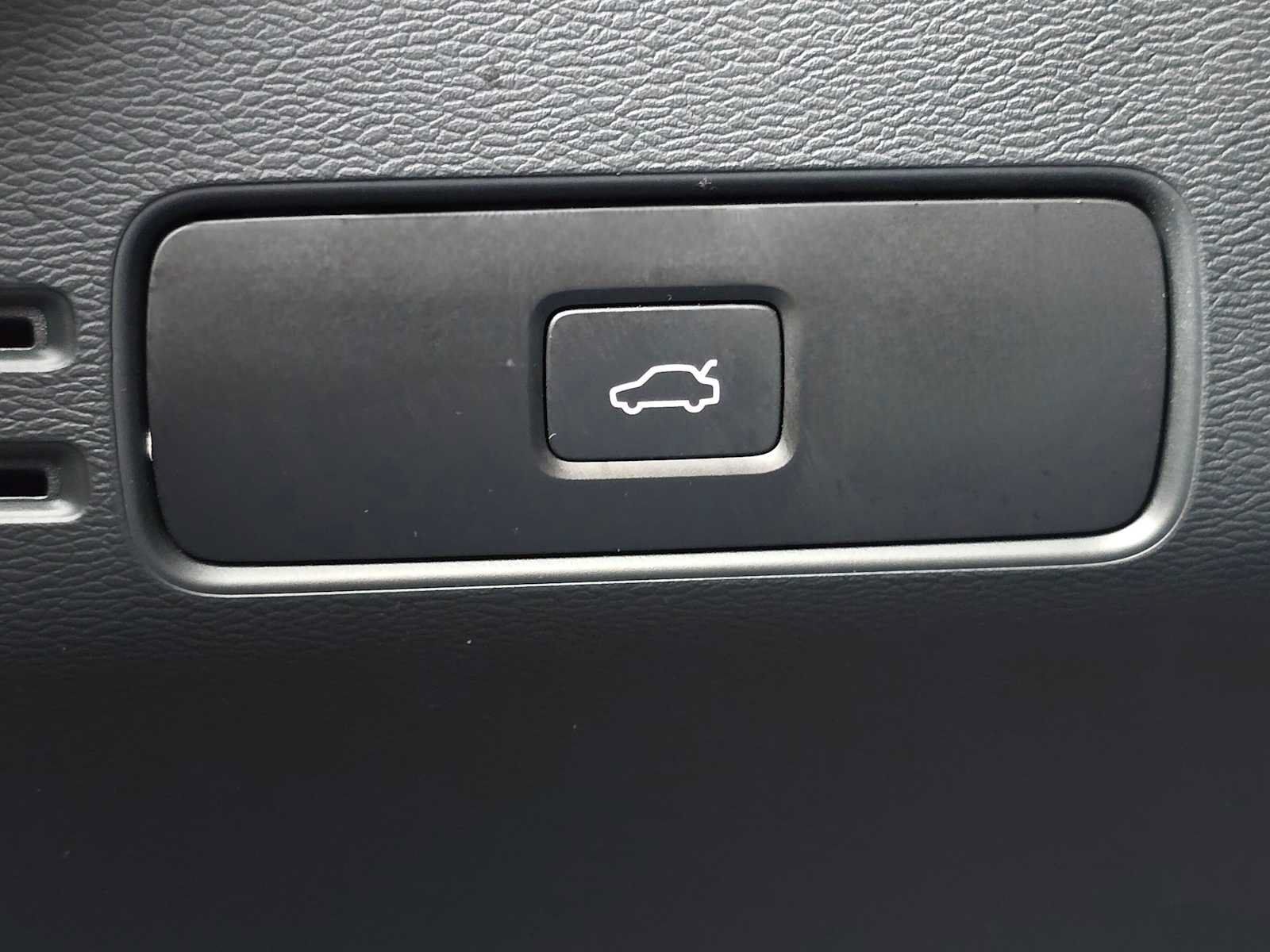 Certified 2023 Volvo XC40 Recharge Plus w/ Protection Package Premier AWD/4WD image 32