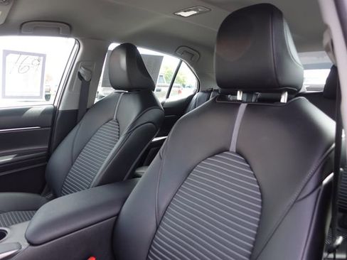Used 2022 Toyota Camry SE w/ Convenience Package FWD image 23