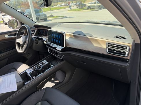 Certified 2024 Volkswagen Atlas SE image 36