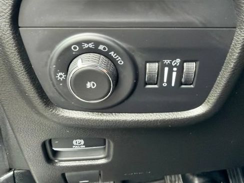 Used 2024 Jeep Grand Cherokee L Limited AWD/4WD image 24
