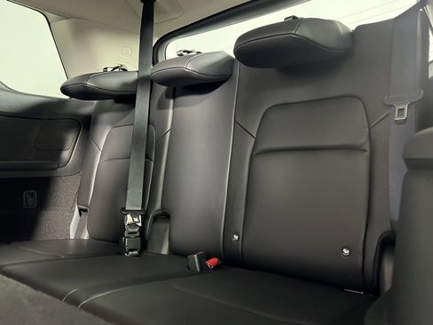 Used 2024 Nissan Pathfinder SL w/ Black Appearance Package image 27