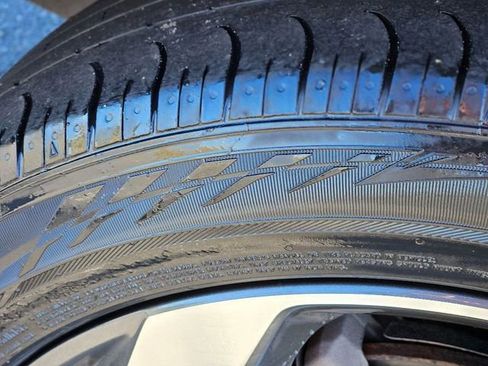 Used 2023 Hyundai Venue Limited image 11