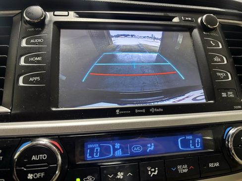 Used 2019 Toyota Highlander XLE image 23