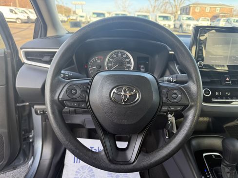 Used 2022 Toyota Corolla LE image 12