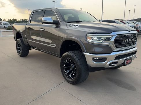 Used 2022 RAM 1500 Limited w/ Off-Road Group AWD/4WD image 3