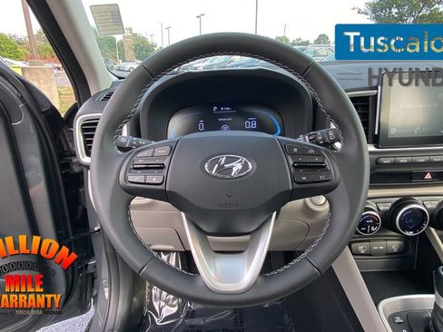 New 2025 Hyundai Venue SEL image 17
