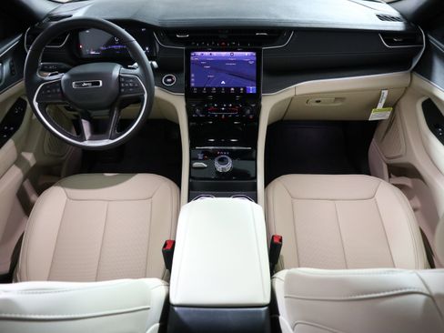 New 2025 Jeep Grand Cherokee L Limited w/ Luxury Tech Group II image 16