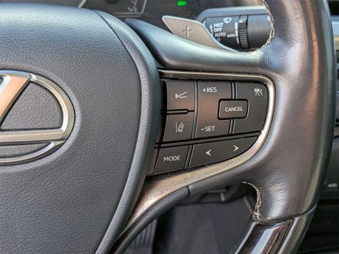 Used 2019 Lexus ES 300h w/ Premium Package image 19