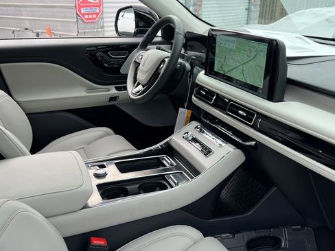 New 2026 Lincoln Aviator Reserve w/ Luxury Package image 9