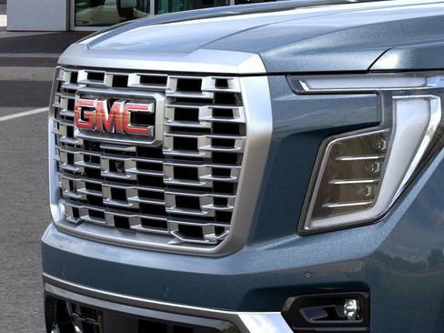 New 2026 GMC Yukon Denali w/ Sun & Power Step Package image 13