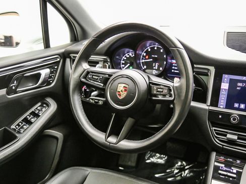 Certified 2024 Porsche Macan AWD/4WD image 19