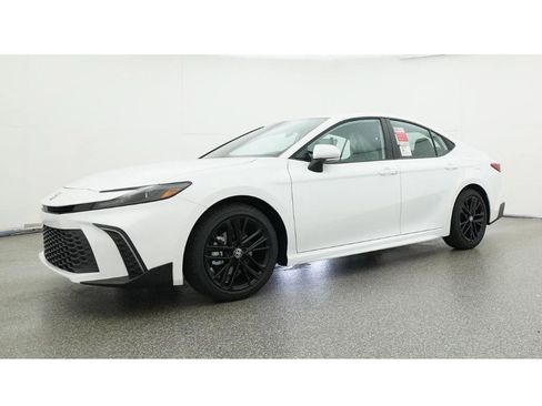 New 2026 Toyota Camry SE FWD image 17
