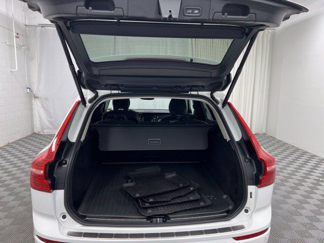 Used 2023 Volvo XC60 B5 Core AWD/4WD image 8