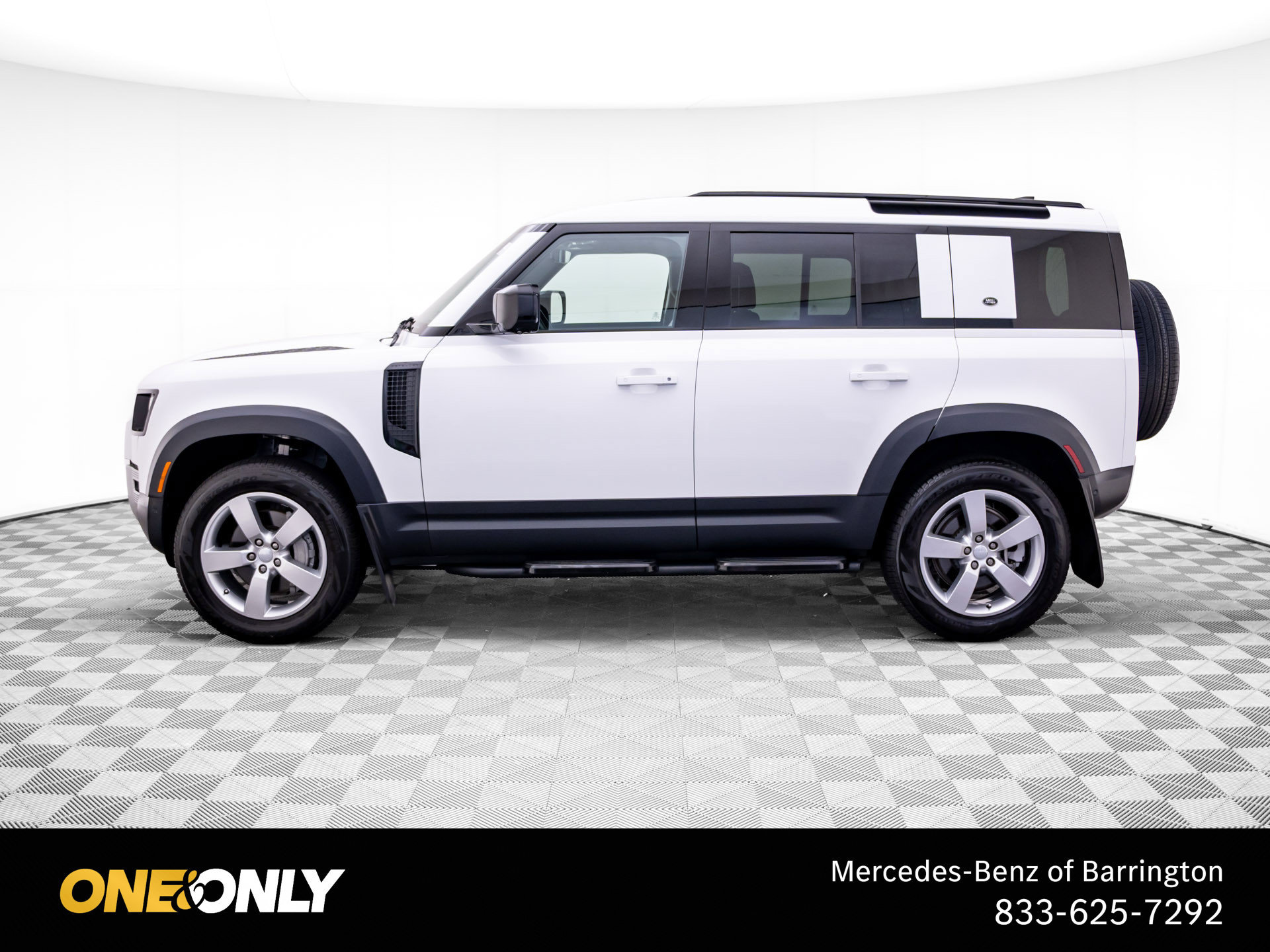 Used 2023 Land Rover Defender 110 SE AWD/4WD image 2