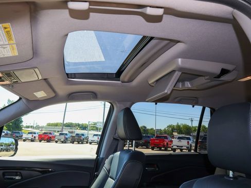 Used 2022 Honda Pilot Touring image 8