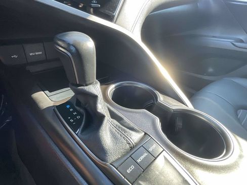 Used 2022 Toyota Camry SE FWD image 40