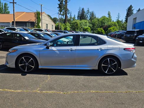 Used 2019 Toyota Camry XSE FWD image 2
