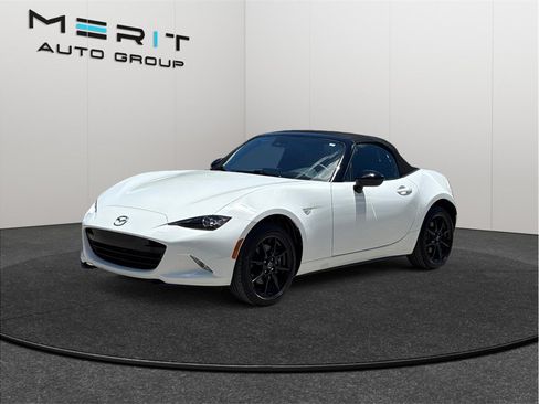 Used 2020 MAZDA MX-5 Miata Sport RWD image 4