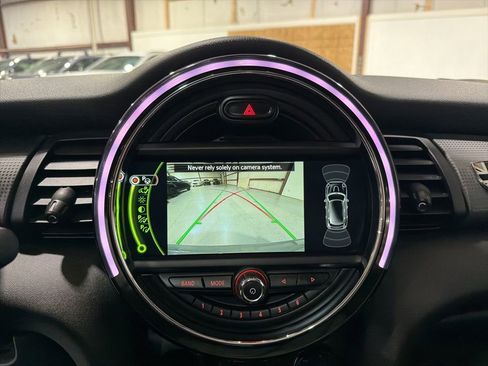 Used 2018 MINI Cooper 4-Door Hardtop image 18