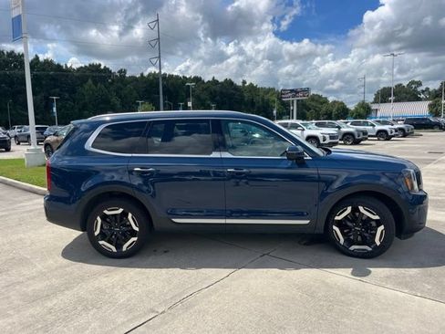 Used 2023 Kia Telluride S w/ S Sunroof Package FWD image 8