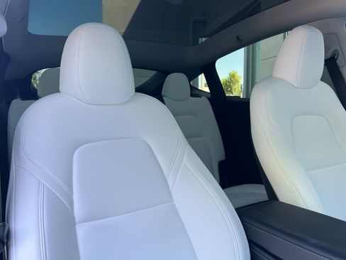 Used 2023 Tesla Model Y Performance AWD/4WD image 30