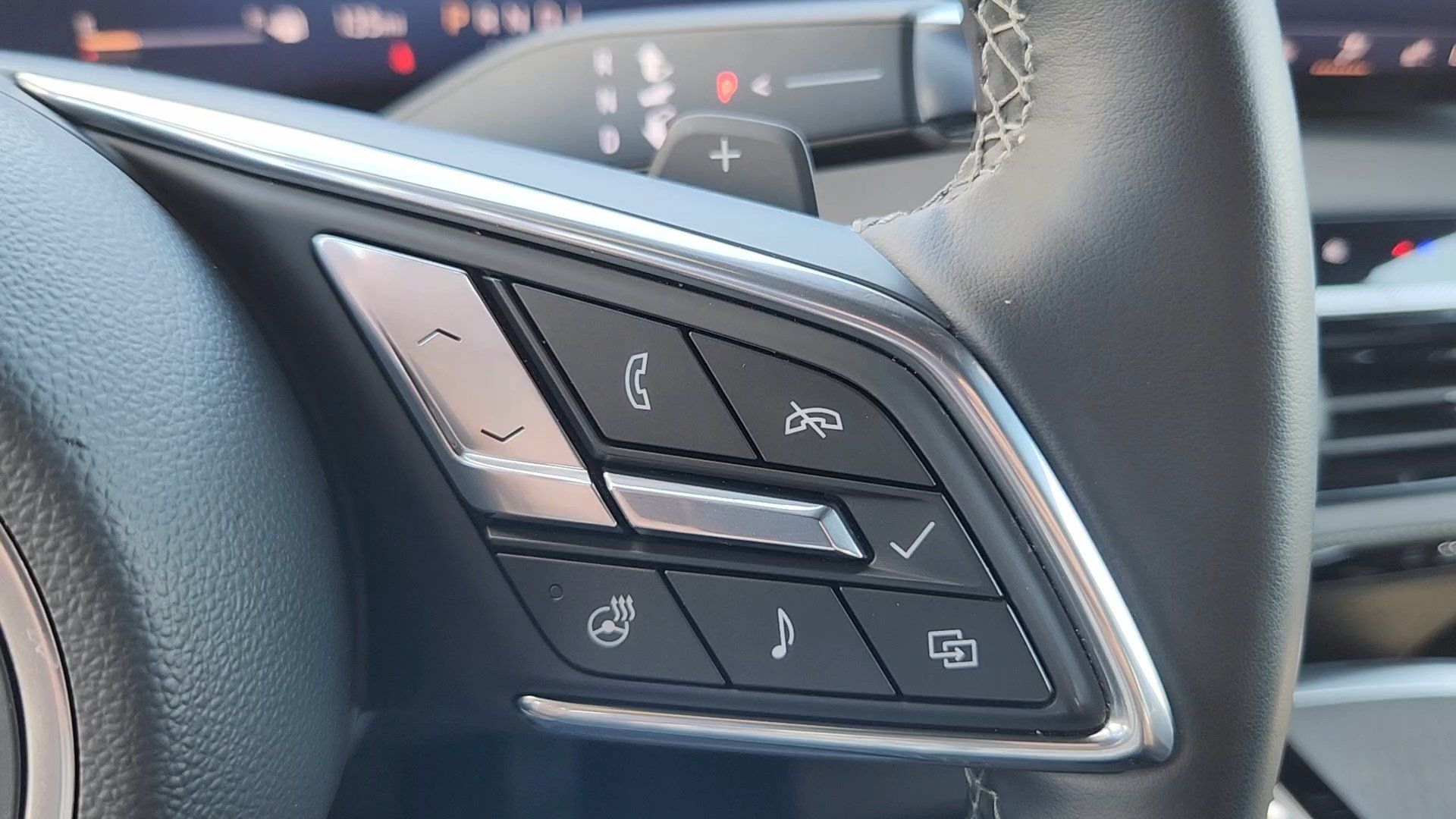 Used 2025 Buick Enclave Preferred AWD/4WD image 13