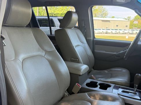 Used 2011 Nissan Pathfinder LE w/ Navigation Pkg image 29