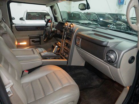 Used 2003 HUMMER H2 w/ Preferred Equipment Group image 46