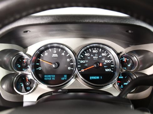 Used 2013 Chevrolet Silverado 2500 LT w/ Interior Plus Package AWD/4WD image 23