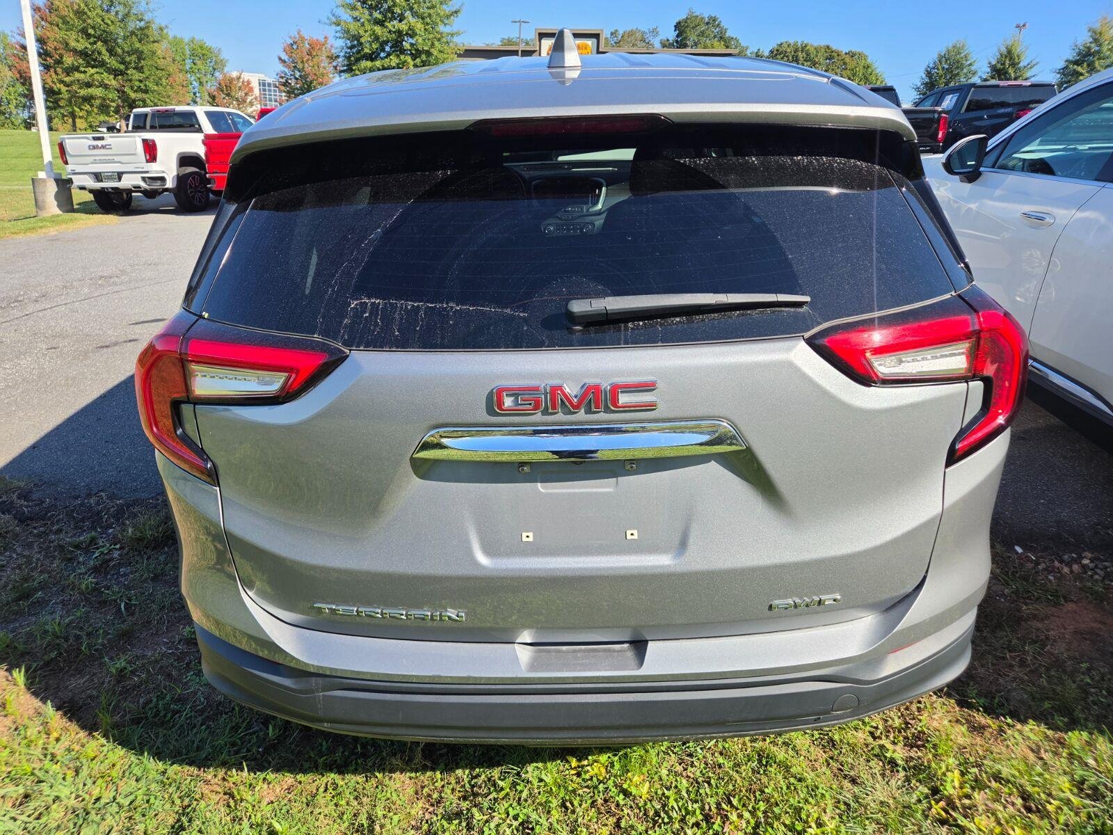 Used 2024 GMC Terrain SLE AWD/4WD image 6