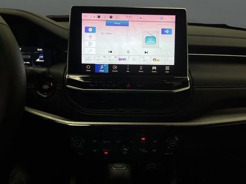 Used 2024 Jeep Compass Limited w/ High Altitude Package image 9