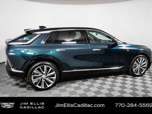 Used 2025 Cadillac Lyriq Luxury AWD/4WD image 2