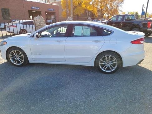 Used 2019 Ford Fusion Titanium FWD image 3