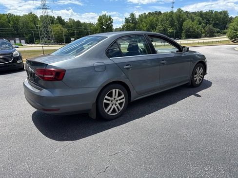 Used 2017 Volkswagen Jetta S w/ Jetta S Cold Weather Package FWD image 5