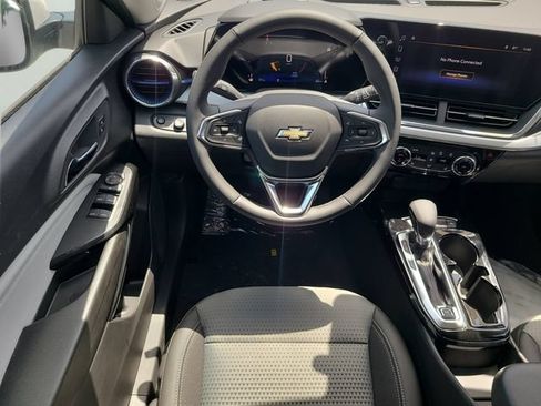 New 2026 Chevrolet Trax LT w/ LT Convenience Package FWD image 16