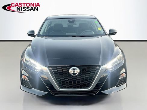 Used 2021 Nissan Altima 2.5 SV image 2