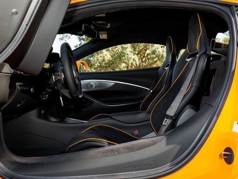 Used 2024 McLaren Artura RWD image 63