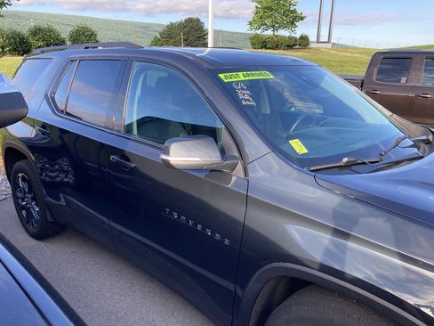 Used 2021 Chevrolet Traverse RS w/ LPO, Floor Liner Package AWD/4WD image 8