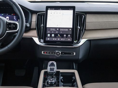 New 2025 Volvo XC90 B6 Core w/ Climate Package image 24