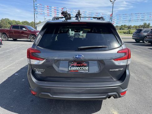 Used 2021 Subaru Forester Premium AWD/4WD image 5