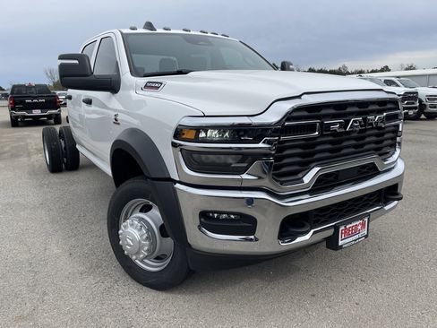 New 2026 RAM 5500 Tradesman w/ Chrome Appearance Group image 2