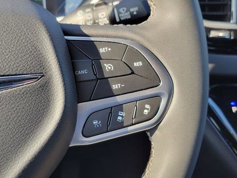 Used 2025 Chrysler Pacifica Select FWD image 15