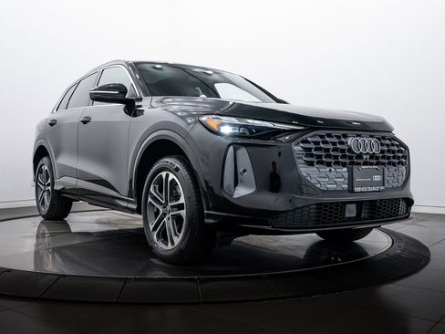 Certified 2025 Audi Q5 Premium w/ Convenience Package image 1