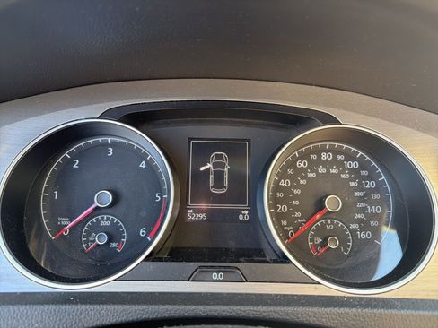 Used 2015 Volkswagen Golf TDI S image 7